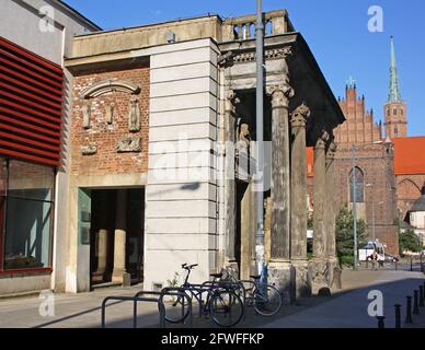 Alles, was vom Hatzfeld-Palast in Breslau, Polen, der ehemaligen Residenz des Fürsten Hertzfeld, übrig geblieben ist, wurde im Zweiten Weltkrieg praktisch zerstört. Stockfoto