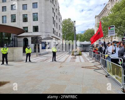 Central London, England. Mai 2021. Tausende Menschen nehmen an einer Kundgebung zur Unterstützung des freien Palästinas und zur Beendigung der illegalen Besetzung von Gaza Teil. Stockfoto