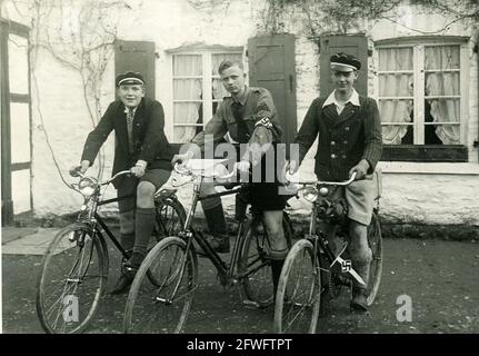 Hitlerjugend - Jungen auf Rädern -1934 - landheim wiesbach Eppelborn, Deutschland Stockfoto