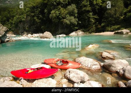 Fluss Soca, Slowenien, Wildwasser-Kajak-Tourismus Stockfoto