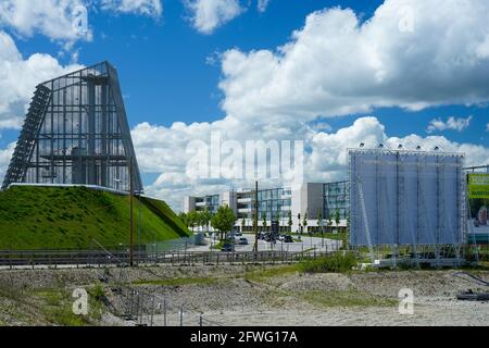 Blick auf das Blockheizkraftwerk Freiham, das sich in einem Neubaugebiet im Westen Münchens befindet. Es nutzt geothermische Energie. Stockfoto