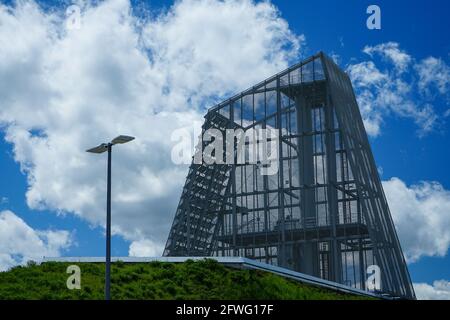 Blick auf das Blockheizkraftwerk Freiham, das sich in einem Neubaugebiet im Westen Münchens befindet. Es nutzt geothermische Energie. Stockfoto