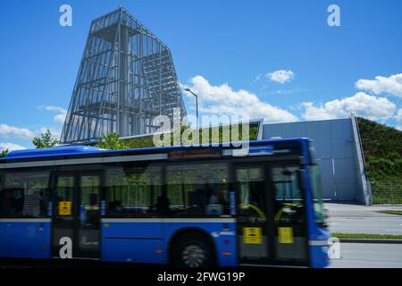 Blick auf das Blockheizkraftwerk Freiham, das sich in einem Neubaugebiet im Westen Münchens befindet. Es nutzt geothermische Energie. Stockfoto