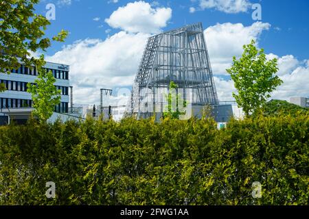 Blick auf das Blockheizkraftwerk Freiham, das sich in einem Neubaugebiet im Westen Münchens befindet. Es nutzt geothermische Energie. Stockfoto