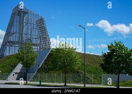 Blick auf das Blockheizkraftwerk Freiham, das sich in einem Neubaugebiet im Westen Münchens befindet. Es nutzt geothermische Energie. Stockfoto