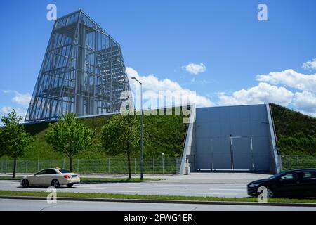 Blick auf das Blockheizkraftwerk Freiham, das sich in einem Neubaugebiet im Westen Münchens befindet. Es nutzt geothermische Energie. Stockfoto