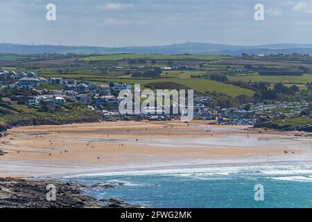 Luftaufnahme von Polzeath und dem Strand, North Cornwall, Großbritannien. Stockfoto