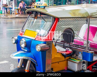 Bangkok Thailand 22. Mai 2018 typisches buntes Tuk Tuk geparkt in Bangkok Thailand. Stockfoto