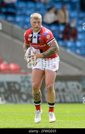 Eccles, Großbritannien. Mai 2021. Danny Addy (14) von Salford Red Devils mit dem Ball in Eccles, Vereinigtes Königreich am 5/22/2021. (Foto von Simon Whitehead/News Images/Sipa USA) Quelle: SIPA USA/Alamy Live News Stockfoto