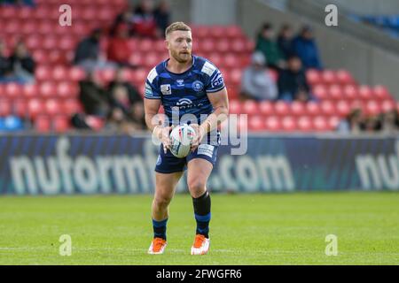 Eccles, Großbritannien. Mai 2021. Jackson Hastings (31) von Wigan Warriors mit dem Ball in Eccles, Vereinigtes Königreich am 5/22/2021. (Foto von Simon Whitehead/News Images/Sipa USA) Quelle: SIPA USA/Alamy Live News Stockfoto