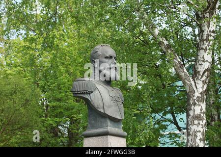 St. Petersburg, Russland, 15. Mai 2021 Denkmalbüste an den Waffendesigner Sergei Ivanovich Mosin Stockfoto
