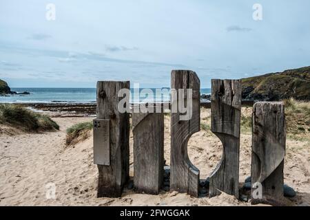 Poldhu Beach Holzskulptur, South West Coast Path Lizard Point Cornwall England Stockfoto