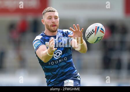 Eccles, Großbritannien. Mai 2021. Jackson Hastings (31) von Wigan Warriors erhält den Ball in Eccles, Vereinigtes Königreich am 5/22/2021. (Foto von Simon Whitehead/News Images/Sipa USA) Quelle: SIPA USA/Alamy Live News Stockfoto