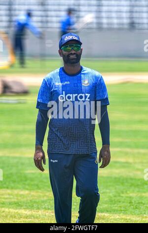 Dhaka, Bangladesch. Mai 2021. Tamim Iqbal aus Bangladesch während einer Trainingseinheit im Sher-e-Bangla National Cricket Stadium vor dem ersten von drei eintägigen internationalen (ODI) Cricket-Spielen zwischen Bangladesch und Sri Lanka. (Foto: Zabed Hasnain Chowdhury/SOPA Images/Sipa USA) Quelle: SIPA USA/Alamy Live News Stockfoto