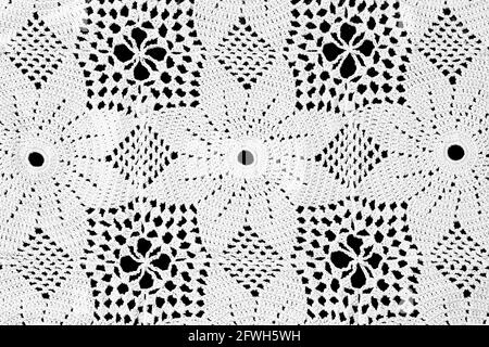 Draufsicht auf gehäkelte Tischdecke aus Spitze Stockfoto