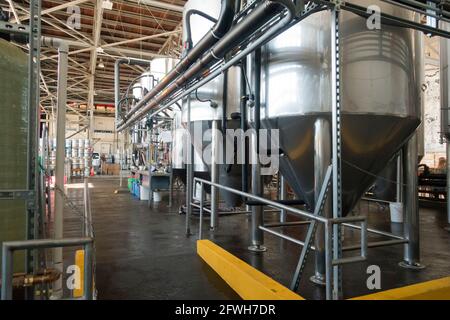 Biergrubensachen in einer Mikrobrauerei (Craft Brewery) - USA Stockfoto