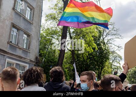 KIEW, UKRAINE - 21 2021. Mai: LGBT - die Flagge der Protestaktion gegen den Machtmissbrauch der Polizei. Stockfoto