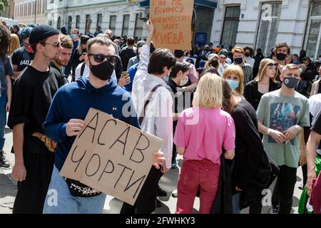 KIEW, UKRAINE - 21 2021. Mai: Protestaktion gegen den Machtmissbrauch der Polizei. Die Teilnehmer fordern die Entlassung des Leiters der Abteilung und ' Stockfoto