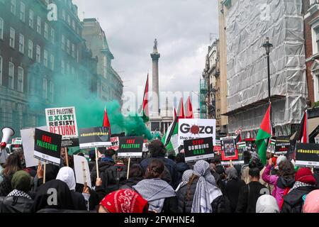 LONDON, ENGLAND, 22 2021. MAI, Demonstranten aus dem Freipalästinensischen marschieren von der Bankierung zum Hyde Park, nachdem Israel und die Hamas am Samstag, den 22. Mai 2021, einen Waffenstillstand erreicht haben. (Kredit: Lucy North, Mi News) Kredit: MI Nachrichten & Sport /Alamy Live News Stockfoto