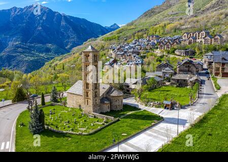 Römische Kirche von Sant Climent de Taull (Katalonien - Spanien). Dies ist eine der neun Kirchen, die zum UNESCO-Weltkulturerbe gehört. Stockfoto