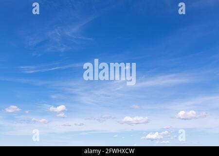 Perfekter Wetterhimmel im Sommer Stockfoto