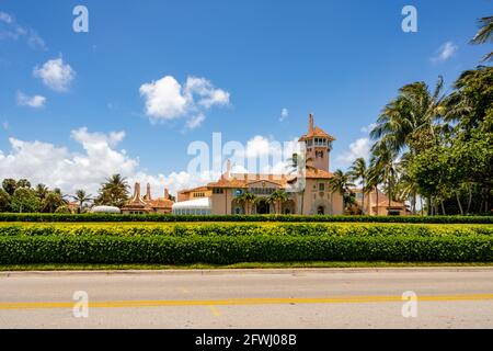 West Palm Beach, FL, USA - 22. Mai 2021: Foto eines luxuriösen Einfamilienhauses in West Palm Beach, Florida, USA Stockfoto