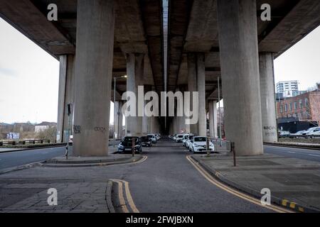 Unter der Autobahnüberführung M8, Glasgow Stockfoto