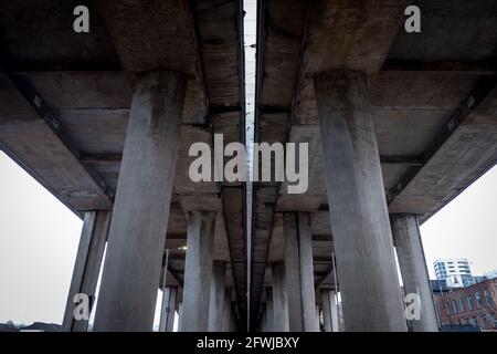 Unter der Autobahnüberführung M8, Glasgow Stockfoto