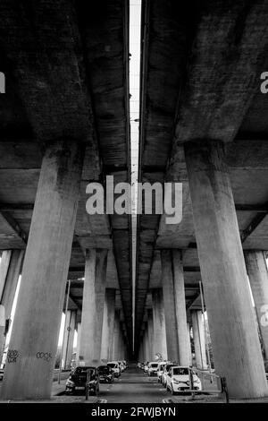 Unter der Autobahnüberführung M8, Glasgow Stockfoto