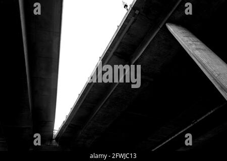 Unter der Autobahnüberführung M8, Glasgow Stockfoto