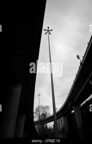 Unter der Autobahnüberführung M8, Glasgow Stockfoto