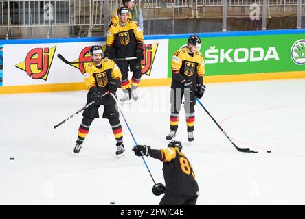 Riga, Lettland. Mai 2021. Marco NOWAK, DEB 11 Stefan LOIBL, DEB 15 Leonard Leo PFÖDERL, DEB 83 NORWEGEN - DEUTSCHLAND IIHF EISHOCKEY-WELTMEISTERSCHAFT Gruppe B in Riga, Lettland, Lettland, 22. Mai 2021, Staffel 2020/2021 © Peter Schatz / Alamy Live News Credit: Peter Schatz/Alamy Live News Stockfoto