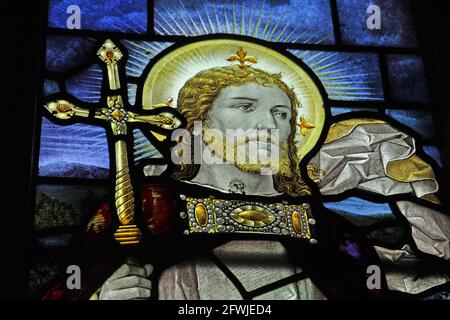 Buntglasfenster von Percy Bacon & Brothers mit Darstellung von Jesus, St. Andrew's Church, Leigh, Dorset Stockfoto