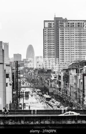 Bangkok Thailand 22. Mai 2018 Stadtbild Regen und starker Verkehr in Ratchthewi Bangkok in Thailand Schwarz-Weiß-Bild. Stockfoto