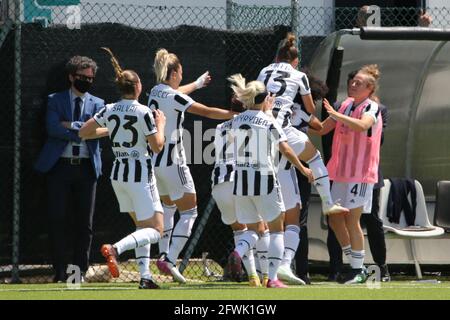 Turin, Italien. Mai 2021. Juventus Women feiert das Tor beim Juventus FC vs Inter - FC Internazionale, Italienischer Fußball Serie A Frauenspiel in Turin, Italien, Mai 23 2021 Quelle: Independent Photo Agency/Alamy Live News Stockfoto