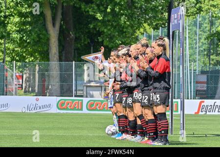 Mailand, Italien. Mai 2021. Teams vor den Frauen Serie A Spiel zwischen AC Mailand und Hellas Verona im Vismara Sports Center in Mailand, Italien Quelle: SPP Sport Press Foto. /Alamy Live News Stockfoto