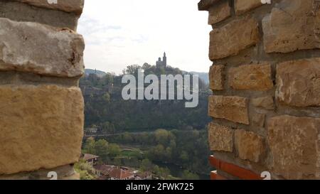 VELIKO TARNOVO, BULGARIEN, 31. März 2019: Festung Tsarevets in Veliko Tarnovo in Bulgarien, Blick von der Festung Trapeziza Stockfoto