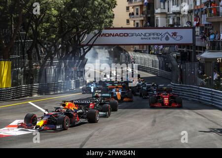 33 VERSTAPPEN Max (nld), Red Bull Racing Honda RB16B, Action, Start des Rennens, Abfahrt, während der Formel-1-Weltmeisterschaft 2021, Grand Prix von Monaco vom 20. Bis 23. Mai in Monaco - Foto Antonin Vincent / DPPI / LiveMedia Stockfoto