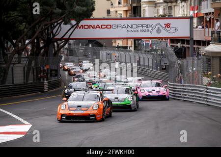 Monte-Carlo, Monaco. Mai 2021. Start, # 25 Larry ten Voorde (NL, Team GP Elite), # 20 Jaxon Evans (NZ, Martinet von Almeras), Porsche Mobil 1 Supercup, Monaco 2021 am Circuit de Monaco am 23. Mai 2021 in Monte-Carlo, Monaco. (Foto von HOCH ZWEI) Quelle: dpa/Alamy Live News Stockfoto