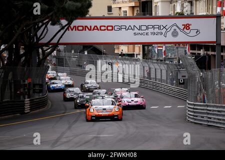 Monte-Carlo, Monaco. Mai 2021. Start, # 25 Larry ten Voorde (NL, Team GP Elite), Porsche Mobil 1 Supercup, Monaco 2021 auf dem Circuit de Monaco am 23. Mai 2021 in Monte-Carlo, Monaco. (Foto von HOCH ZWEI) Quelle: dpa/Alamy Live News Stockfoto