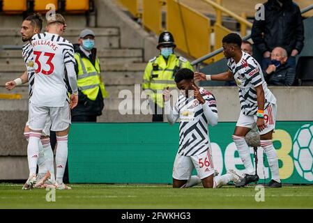 Wolverhampton, West Midlands, Großbritannien. 23. Mai 2021; Molineux Stadium, Wolverhampton, West Midlands, England; English Premier League Football, Wolverhampton Wanderers gegen Manchester United; Anthony Elanga von Manchester United feiert in der 13. Minute ein Tor für eine 1-0-Stunden-Führung Credit: Action Plus Sports Images/Alamy Live News Stockfoto