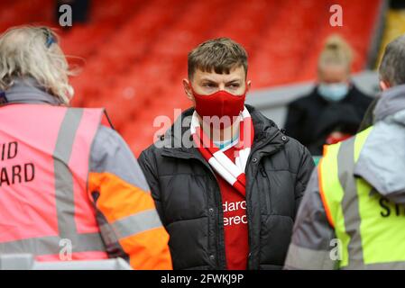 Liverpool, Großbritannien. Mai 2021. Liverpool Fans zurück im Stadion. Premier League Spiel, Liverpool gegen Crystal Palace im Anfield Stadium in Liverpool am Sonntag, 23. Mai 2021. Dieses Bild darf nur für redaktionelle Zwecke verwendet werden. Nur zur redaktionellen Verwendung, Lizenz für kommerzielle Nutzung erforderlich. Keine Verwendung in Wetten, Spielen oder einem einzigen Club / Liga / Spieler Publikationen. PIC von Chris Stading / Andrew Orchard Sport Fotografie / Alamy Live News Kredit: Andrew Orchard Sport Fotografie / Alamy Live News Stockfoto