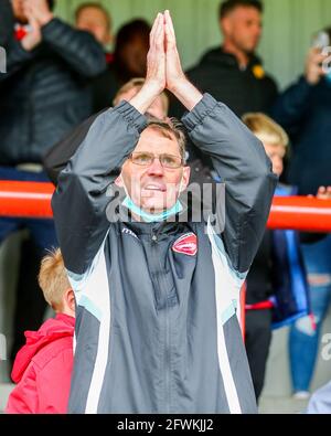 Morecambe, Großbritannien. Mai 2021. Morecambe-Fans feiern am 23. Mai 2021 im Halbfinale der Sky Bet League 2 zwischen Morecambe und Tranmere Rovers in der Globe Arena, Morecambe, England. Foto von Sam Fielding/Prime Media Images. Quelle: Prime Media Images/Alamy Live News Stockfoto