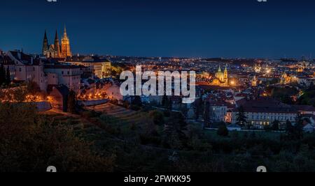 Blick auf die Altstadt bei Nacht, Prag, Tschechien Stockfoto