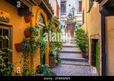 Landschaftlich reizvoller Anblick in Trevignano Romano, mit Blick auf den Bracciano-See. Provinz Rom, Latium, Italien. Stockfoto