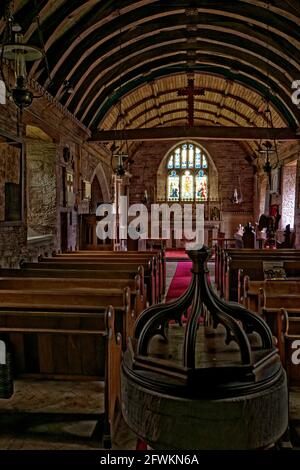 Die St. Faith's Church im Dorf Bacton in Herefordshire befindet sich in einer erhöhten Position und blickt auf den Fluss Dore und das Golden Valley. Stockfoto