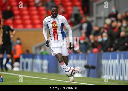 Liverpool, Großbritannien. Mai 2021. Cheikhou Kouyate des Kristallpalastes in Aktion. Premier League Spiel, Liverpool gegen Crystal Palace im Anfield Stadium in Liverpool am Sonntag, 23. Mai 2021. Dieses Bild darf nur für redaktionelle Zwecke verwendet werden. Nur zur redaktionellen Verwendung, Lizenz für kommerzielle Nutzung erforderlich. Keine Verwendung in Wetten, Spielen oder einem einzigen Club / Liga / Spieler Publikationen. PIC von Chris Stading / Andrew Orchard Sport Fotografie / Alamy Live News Kredit: Andrew Orchard Sport Fotografie / Alamy Live News Stockfoto