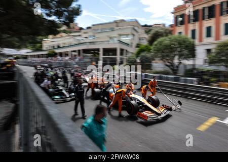 Monaco, Monte Carlo. Mai 2021. Daniel Ricciardo (AUS) McLaren MCL35M am Start. 23.05.2021. Formel-1-Weltmeisterschaft, Rd 5, Großer Preis Von Monaco, Monte Carlo, Monaco, Wettkampftag. Bildnachweis sollte lauten: XPB/Press Association Images. Quelle: XPB Images Ltd/Alamy Live News Stockfoto