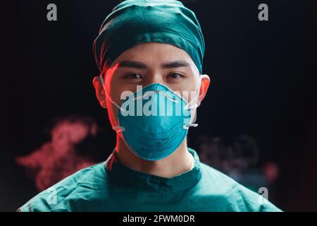 Porträt der jungen männlichen Arzt Stockfoto