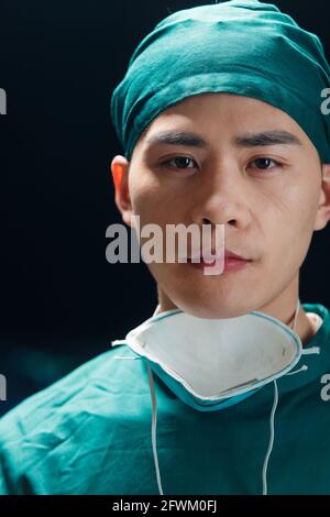 Porträt der jungen männlichen Arzt Stockfoto